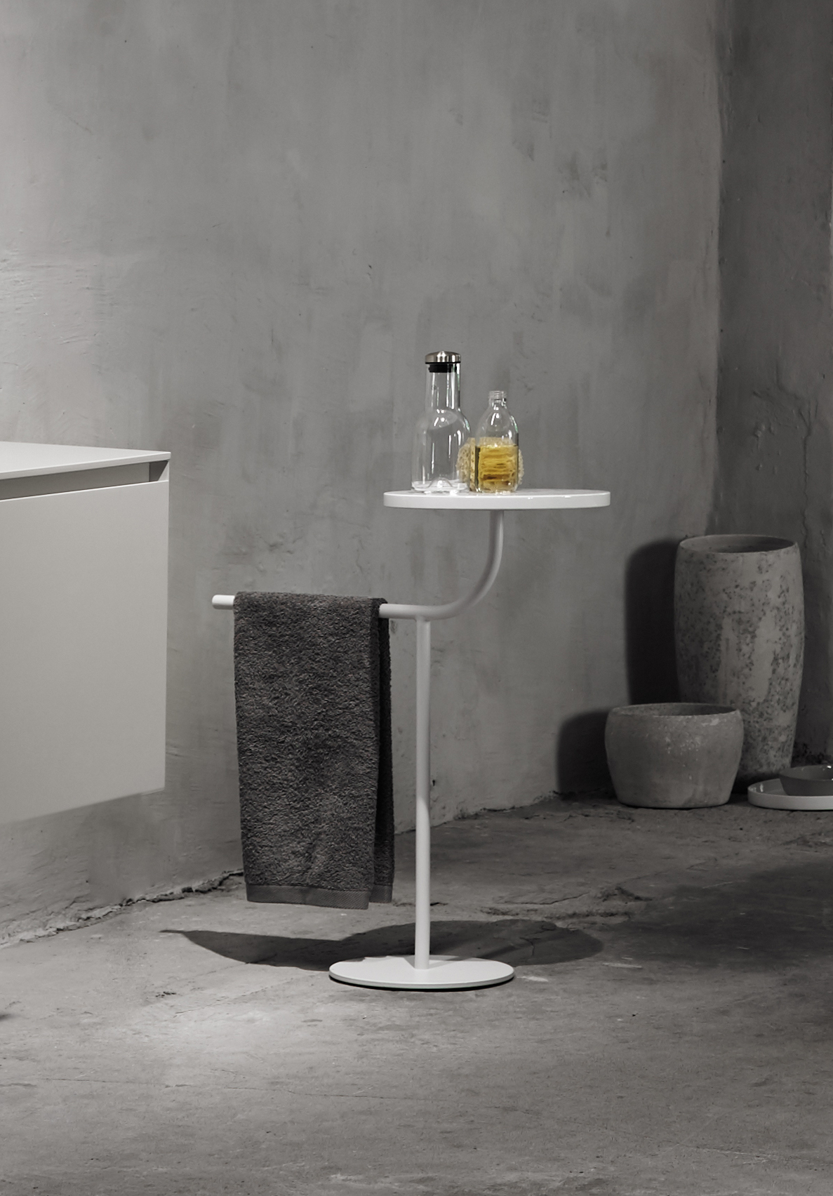 White bivio sie table designed by Debiasi Sandri