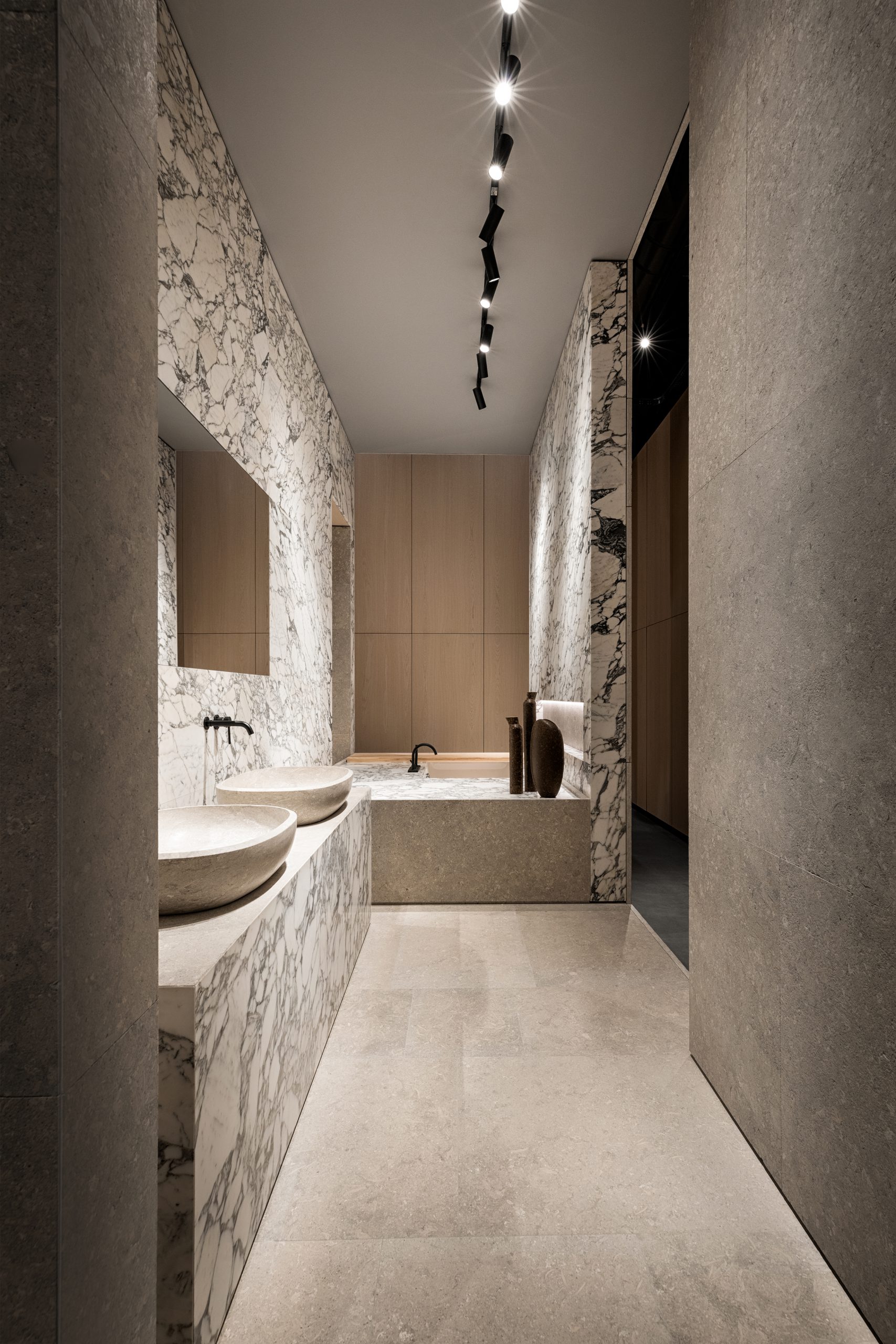 Arabescato marble Bathroom detail in the Showroom Interior Design by Debiasi Sandri for Grassi Pietre